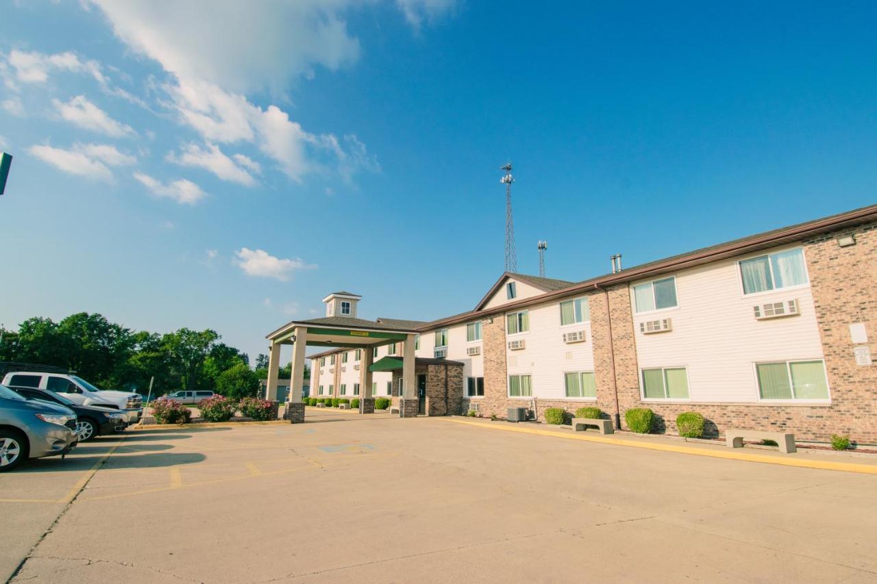 Super 8 By Wyndham Mclean/bloomington Sw Motel