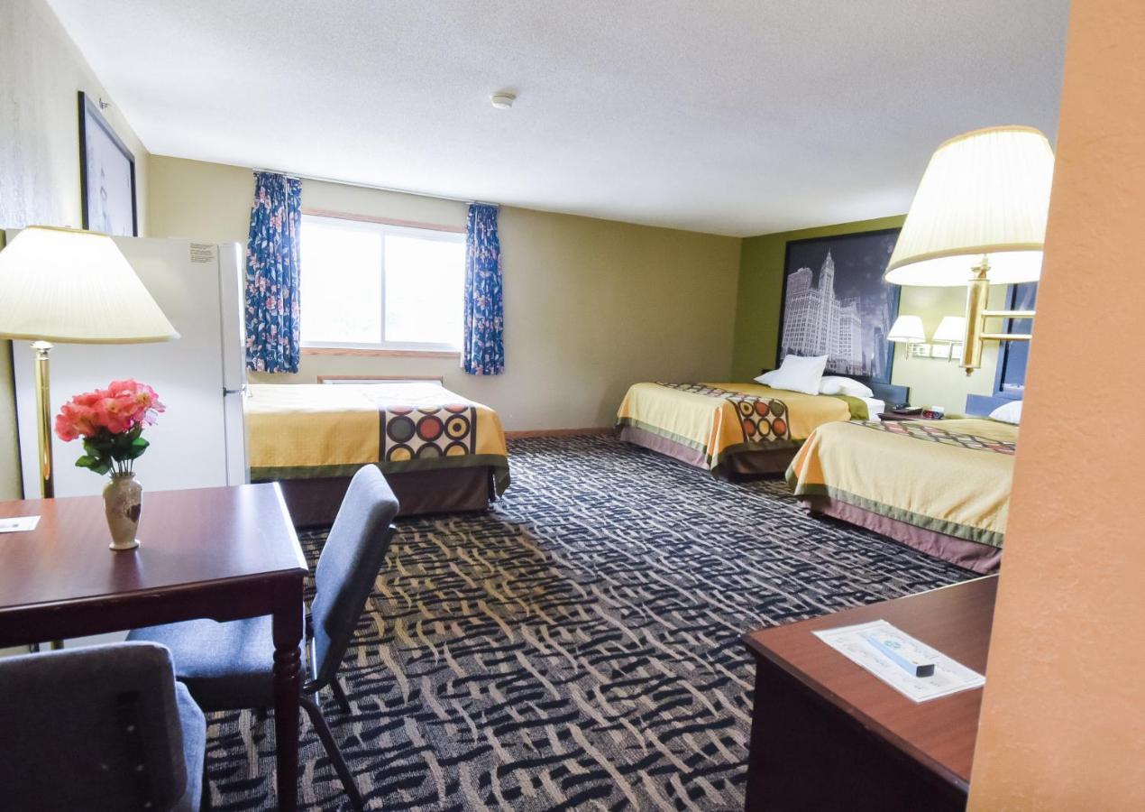 Super 8 By Wyndham Mclean/bloomington Sw Motel