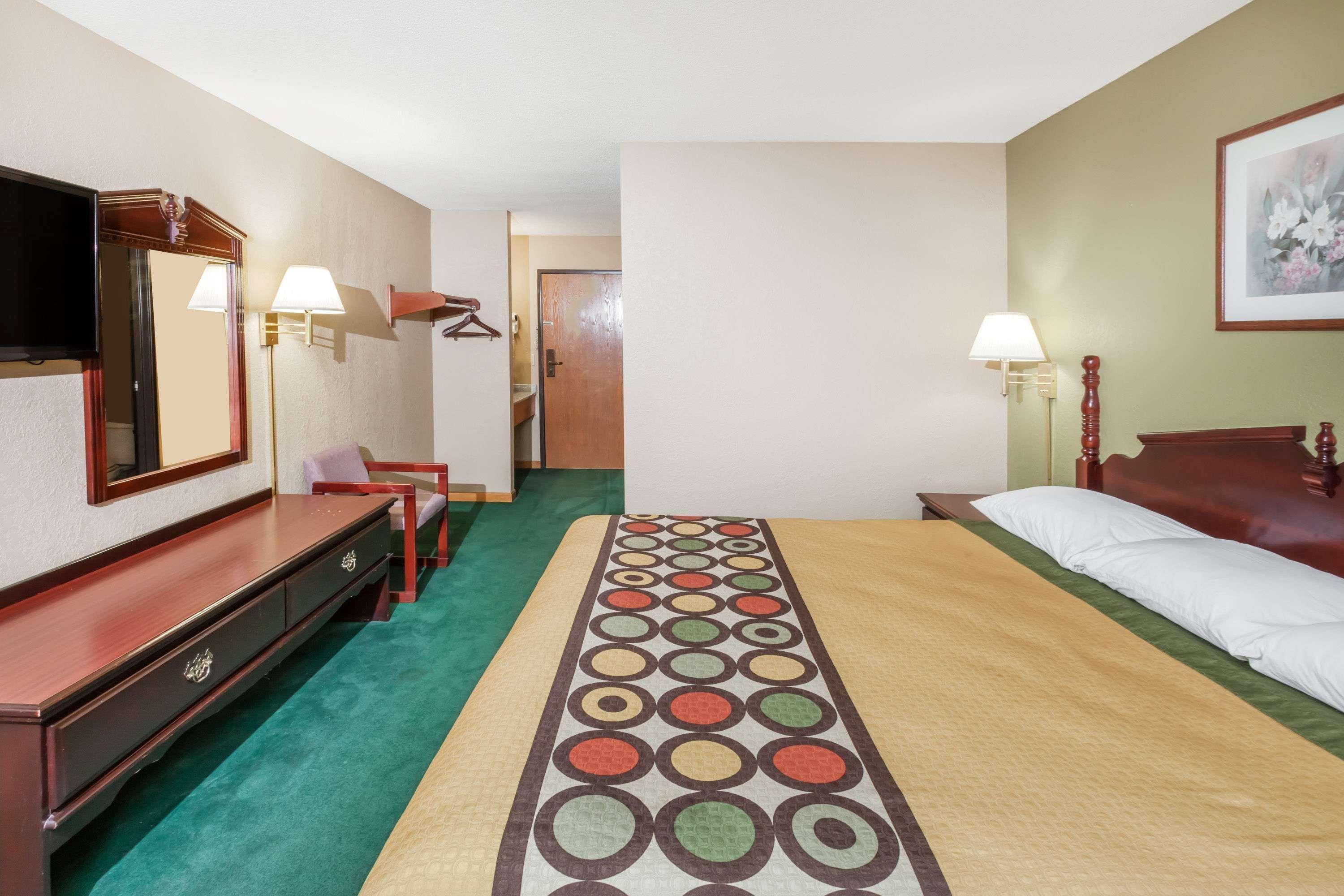 Super 8 By Wyndham Mclean/bloomington Sw Motel 2*