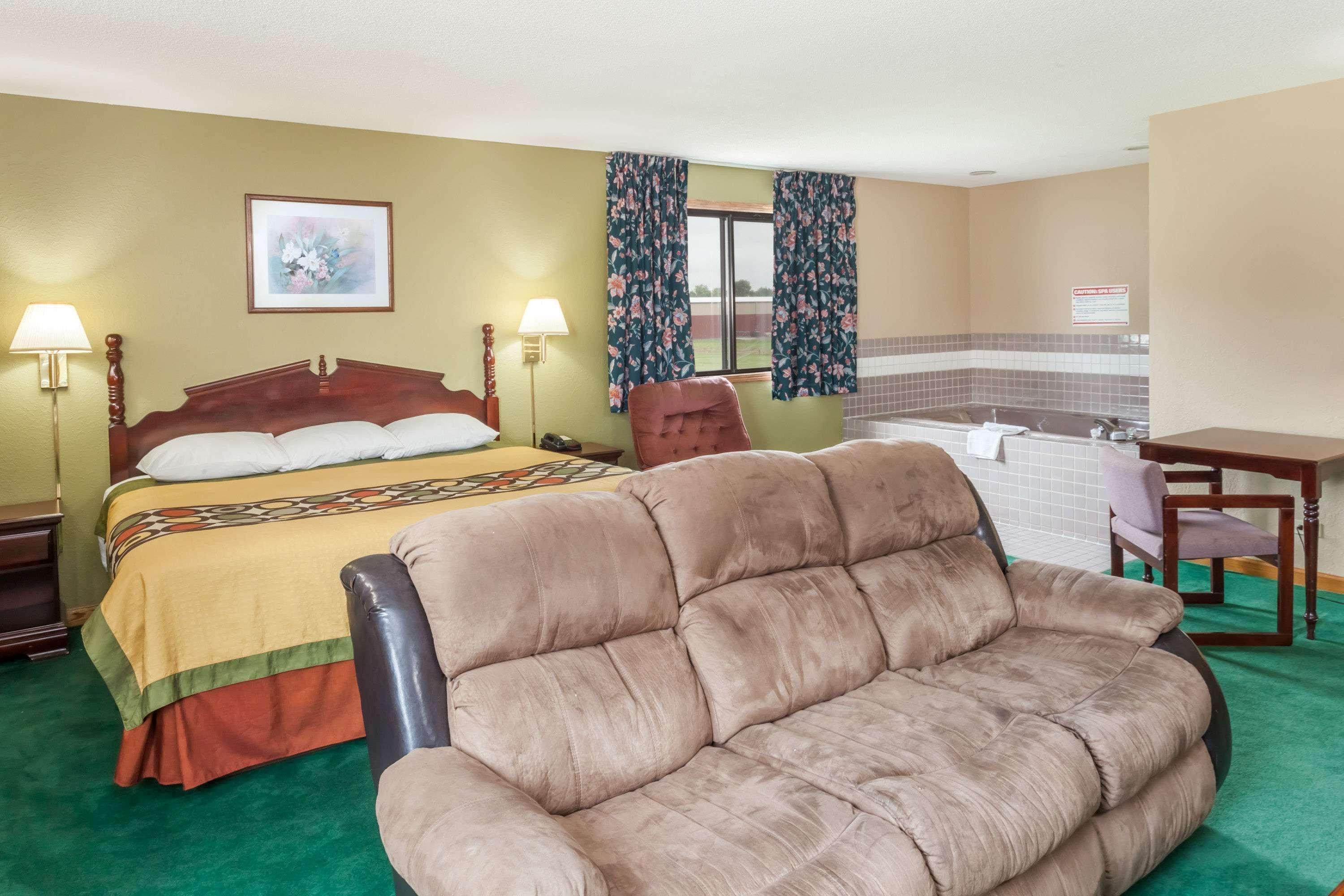 Super 8 By Wyndham Mclean/bloomington Sw Motel McLean