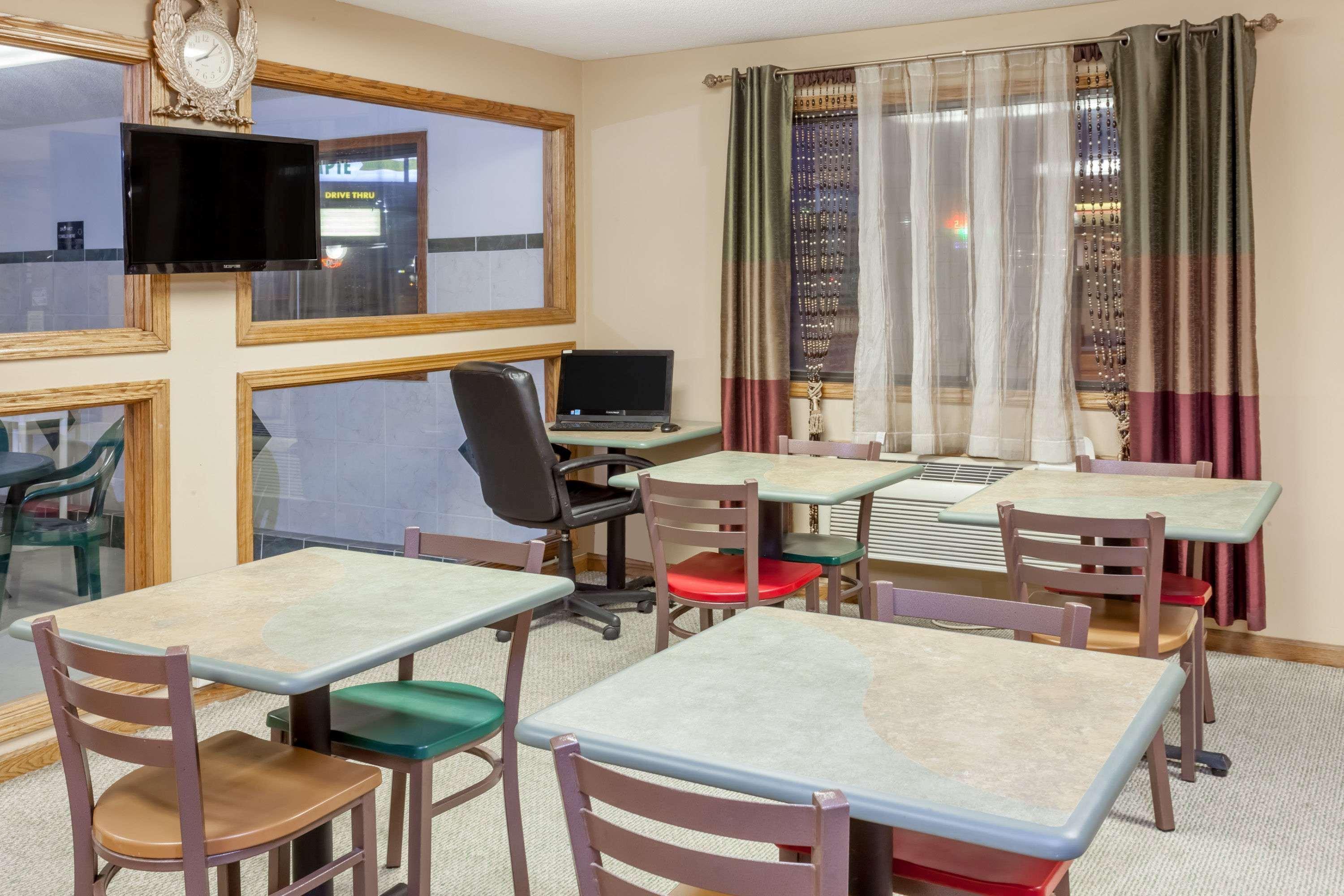 Super 8 By Wyndham Mclean/bloomington Sw Motel 2*