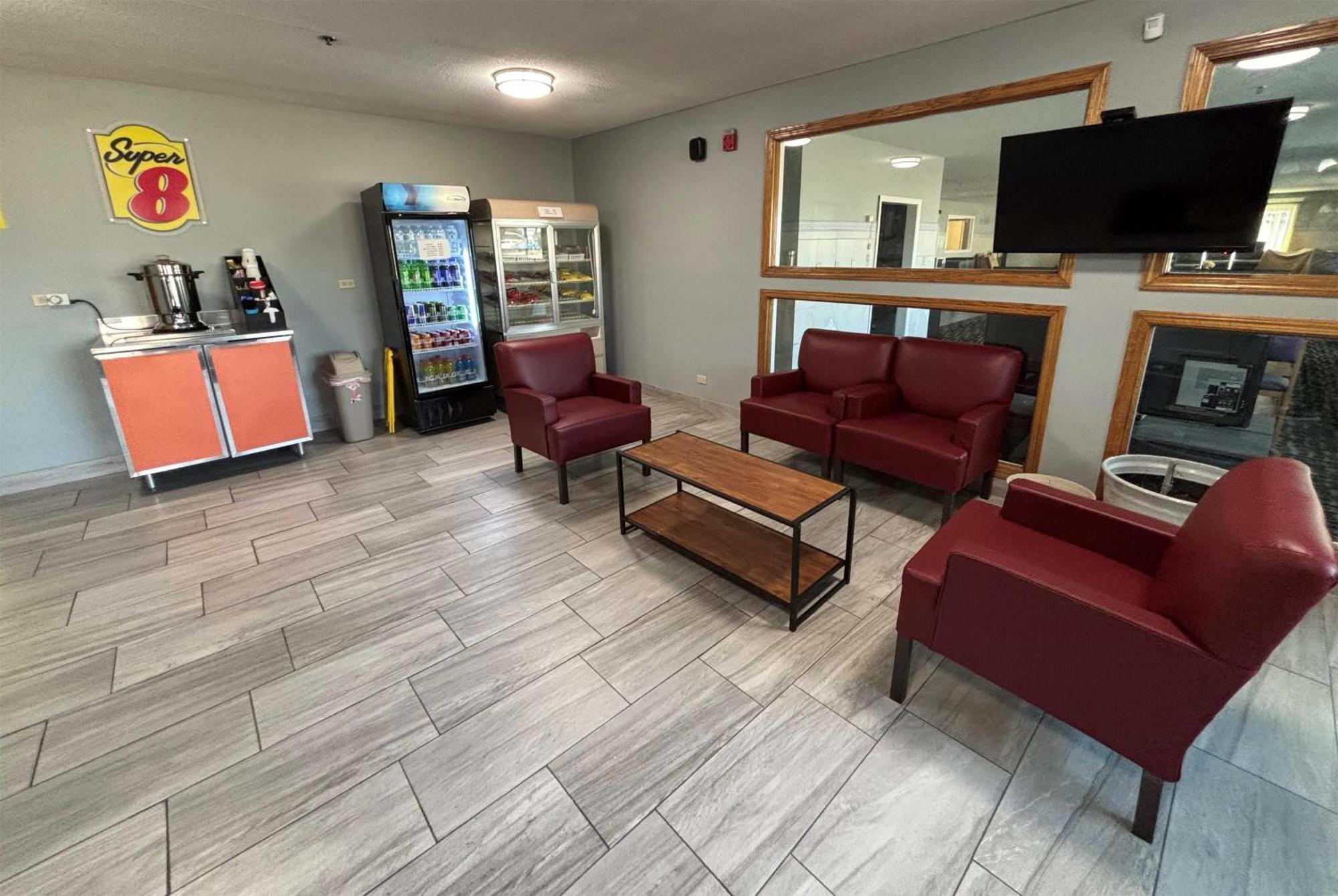 Super 8 By Wyndham Mclean/bloomington Sw