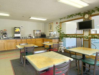 Super 8 By Wyndham Mclean/bloomington Sw Motel