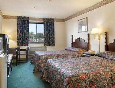 Super 8 By Wyndham Mclean/bloomington Sw Motel McLean