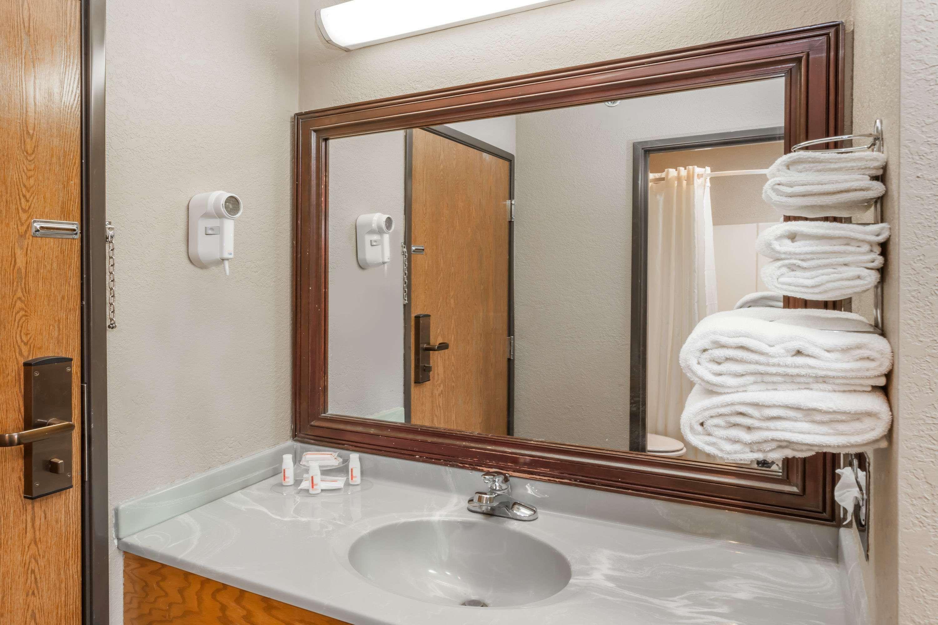 Motel Super 8 By Wyndham Mclean/bloomington Sw 2*